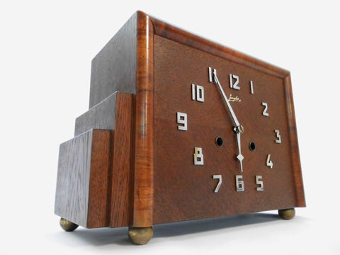 1930's JUNGHANS  Wooden Walnut Mantel Clock with Pendulum  33 cm 13" wide / 22 cm  8.66" high