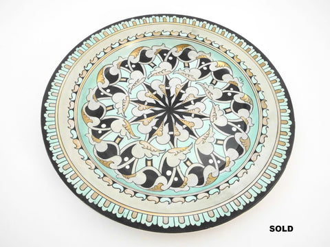 "Pièce Unique". Dish decorated and hand painted by Flora Quivy in 1934 at the BOCH "Atelier De Fantaisie" workshop of Charles Catteau.